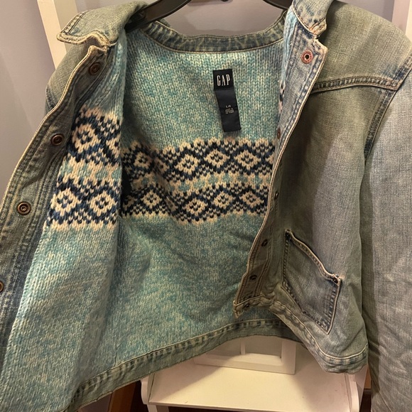 GAP Jean Jacket in Size Large - Picture 3 of 4